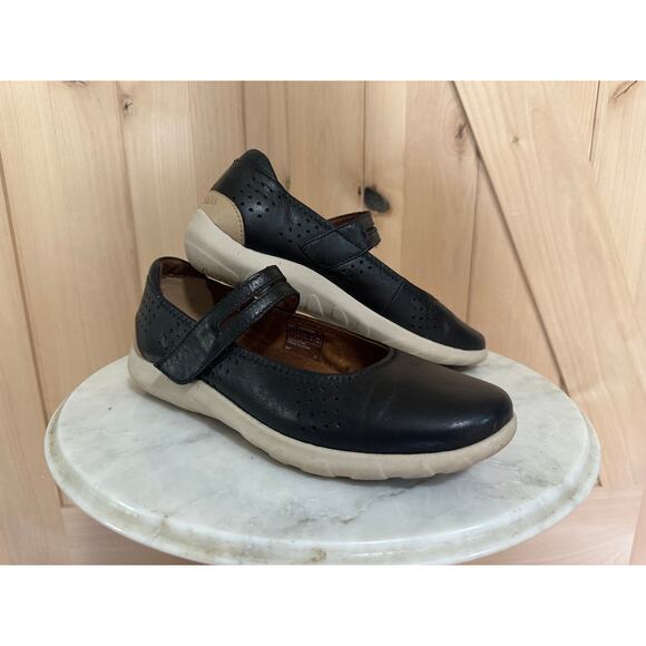 Cobb Hill | Amalie Mary Jane Sneakers | Size 7 Wide - Picture 1 of 11